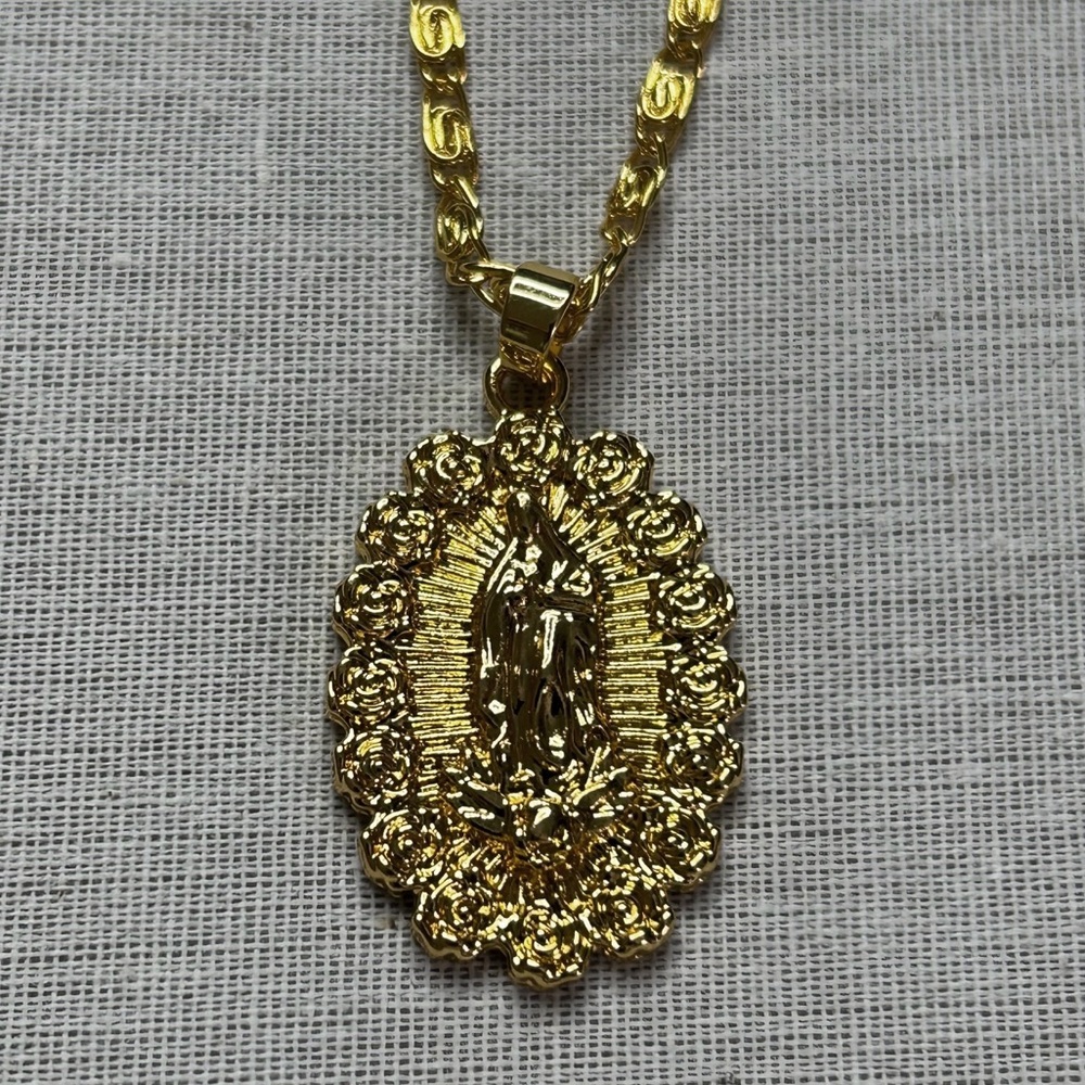 Gold Chain Virgin Mary Mob-Wife Rose Border Pendant Necklace